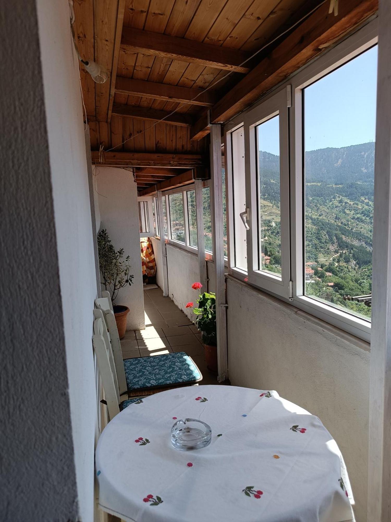 Cozy Loft With Fireplace & View Мецово Екстер'єр фото